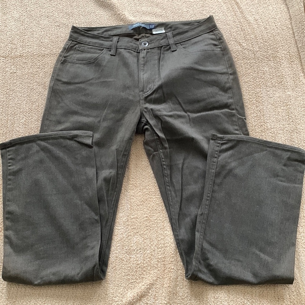 🌈Bundle any 3 items under $10 & I will offer for $10 Gap bootcut pants